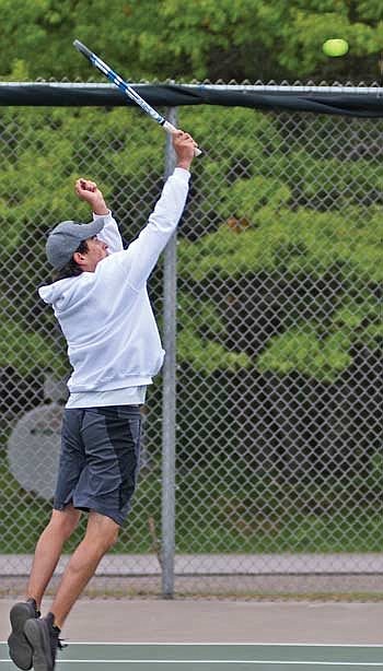 LUHS boys’ tennis battled low numbers, inexperience
