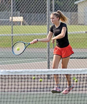 Upperclassmen lead the way for Lakeland girls’ tennis