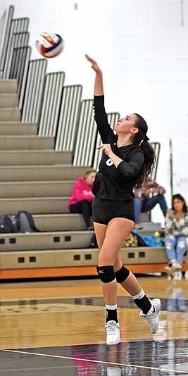 Lakeland volleyball falls to Medford