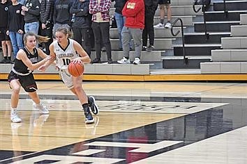 Big first half propels Lady Thunderbirds to victory
