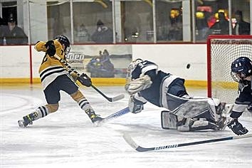 Strong third period sends Thunderbirds to GNC tournament championship game