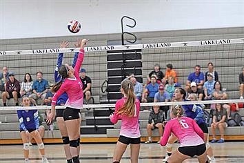 Lakeland volleyball hosts scrimmage, plays six teams