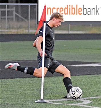 LUHS boys’ soccer easily defeats Antigo in GNC opener