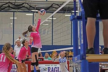 Lakeland volleyball splits two in Eagle River