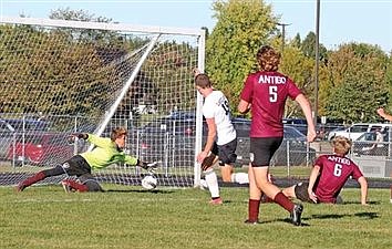 T-Birds boys’ soccer handily beats Antigo