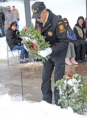 Christmas wreaths placed at Northwoods National Cemetery