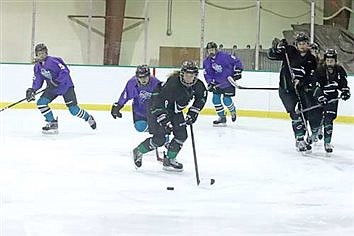 Saari’s game-winner lifts Edge past Medford 4-3