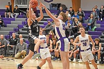 Lakeland boys’ hoops runs out of steam late in Mosinee