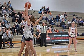 Lady Thunderbirds shoot their way past Xavier
