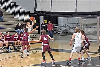 LUHS boys’ basketball beats Antigo for second time this season