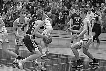 Bulldogs’ late run eliminates Thunderbirds