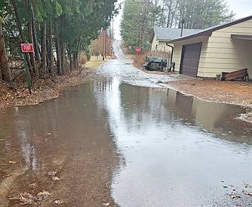 Lake Tomahawk residents share concerns about Lily Street flooding