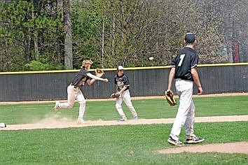 LUHS baseball splits with Antigo