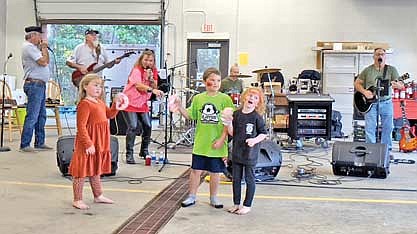 (Photo by Dean Hall/Lakeland Times)