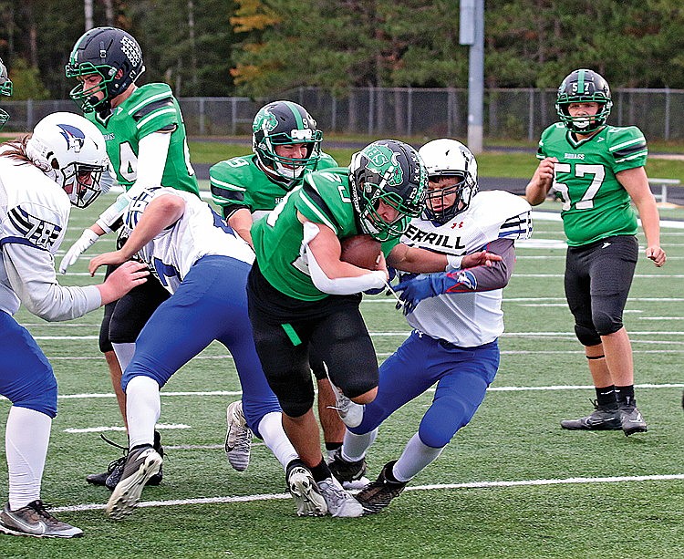 Myles Eagleson rushes for a touchdown during Monday’s JV game. (Bob Mainhardt for the River News)