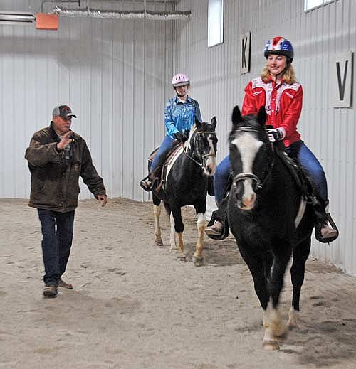 Judge Tom Schellinger gives instruction to Hannah Semmerling on Chief in front of her sister, Breanna, who’s riding Junior. (Photo by Brian Jopek/Lakeland Times)