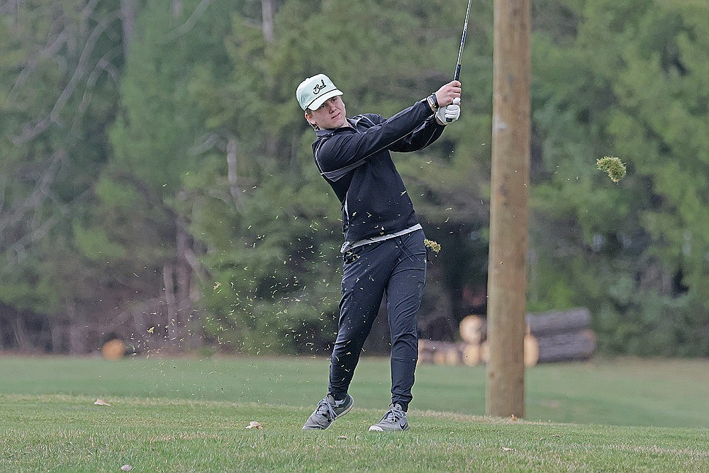 Rhinelander’s Sam Schoppe hits his tee shot on the par-3 second hole at Inshalla Country Club in Tomahawk during the first leg of the GNC golf tournament Tuesday, April 23. Schoppe shot 81 on Tuesday to finish in an eighth-place tie as the Hodags finished fourth as a team. (Jeremy Mayo/River News)
