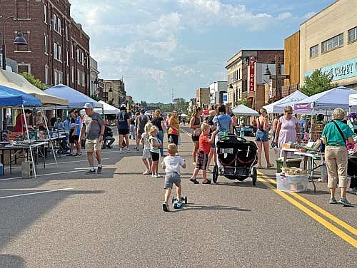 Shoppers basked in the sun while perusing the sidewalk sales during the 2023 Redikulus Dae event. The summer street sale is a Rhinelander tradition dating back to the early ‘60s. It features fantastic bargains, interactive activities, and delicious food and snacks courtesy of participating vendors. (River News file photo)