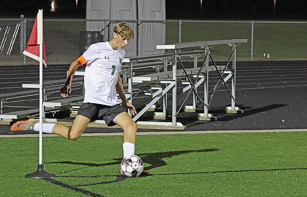 Rhinelander’s Michael Schiek takes a corner kick during the second half of a GNC boys’ soccer game at Medford Tuesday, Sept. 3. Schiek’s corner led to a header attempt by Charlie Johnson that was saved by Medford’s Cale Schulz as the teams played to a scoreless tie in regulation. Medford won a penalty kick shootout for an extra conference point, 3-1. (Matt Frey/Star News)