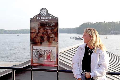Former Min-Aqua Bats president Isabelle Boyer unveils the Aqua Bowl’s state historic landmark sign on July 24 at the 75th anniversary water ski show. (Photo by Michael Strasburg/Lakeland Times)