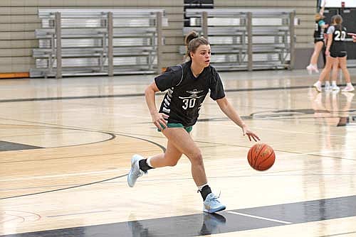 Sophie Wiczek is back as one of Lakeland’s top 3-point shooters from last season. (Photo by Brett LaBore/Lakeland Times)
