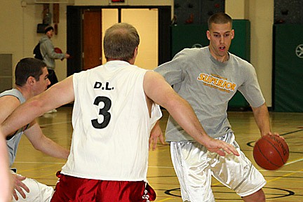 Smith, Flory & Co. win alumni basketball tournament