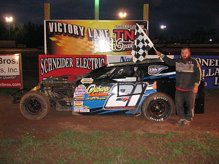 Klopstein, Langbecker protect points leads at TNT Speedway