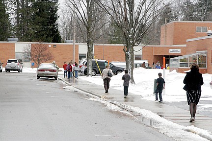 Three Lakes students safe after bomb threat