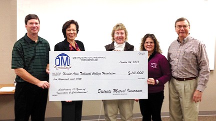 Districts Mutual Insurance donates $10,000 to Nicolet College Foundation