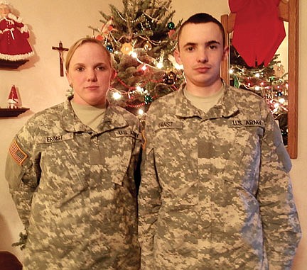 Sibling soldiers come home for the holidays