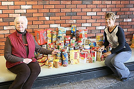 Photo: Bridal Expo supports food pantry