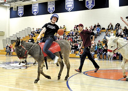 FBLA&#8200;students beat teachers in Donkey Basketball