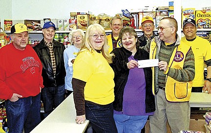 Lions support food pantry