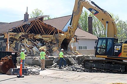 Photo: Rhinelander building demolished
