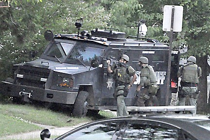 Man surrenders after lengthy standoff on Pelican Street