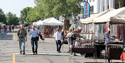 Bargain hunters pack downtown Rhinelander on Redikulus Dae