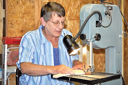 Despite constant pain, Rhinelander woman enjoys life, art
