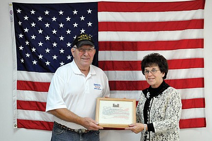 Sowinski Farms receives plaque for helping AMVETS