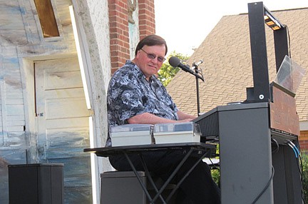 Larry Jankowski and his electronic orchestra coming to Rhinelander library