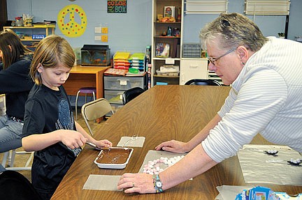 Children make holiday treasures during 4-H craft workshop
