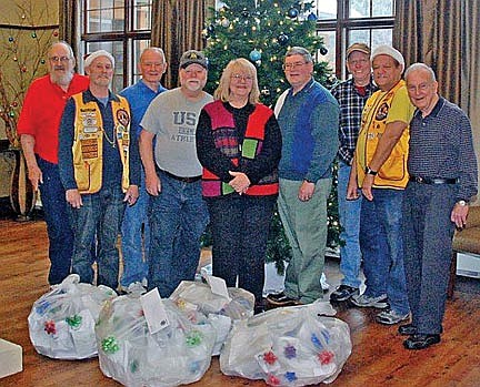 Lions wrap gifts