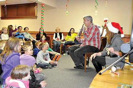Library throws old-fashioned Christmas party for kids