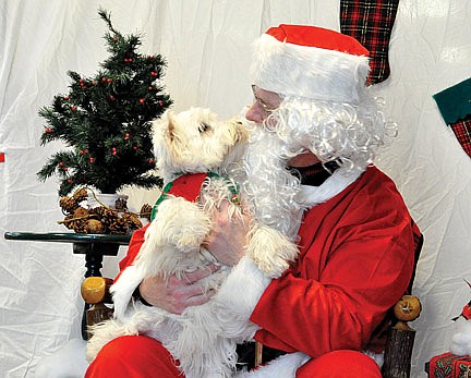 Santa poses with local pets during weekend visit