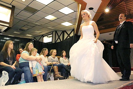 Expo draws throng of excited brides