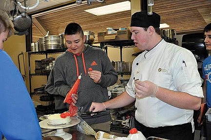 What's cookin'? High school students learn about Nicolet's culinary arts program