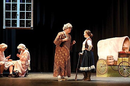 Photo: 'Annie Play' on stage 