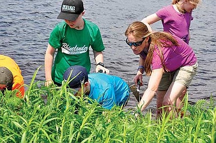 Central students get hands-on lesson on controlling AIS