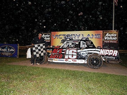 Vernon, Blackberg surprise winners at Eagle River Speedway