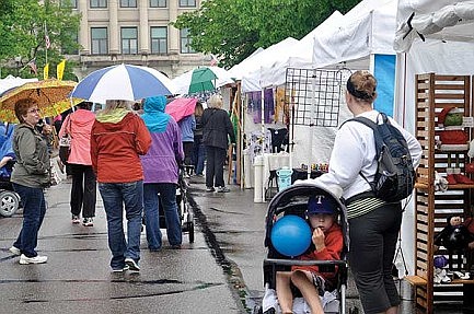 Art lovers, car show fans persevere despite wet weather