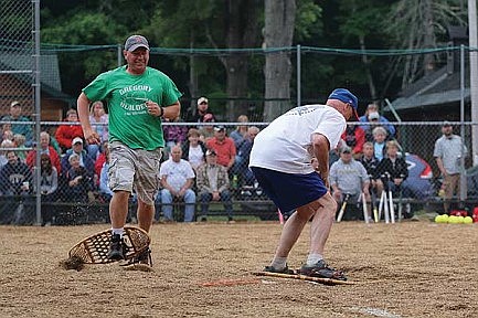 Snowhawks get hard-fought win over Smileys 15-12